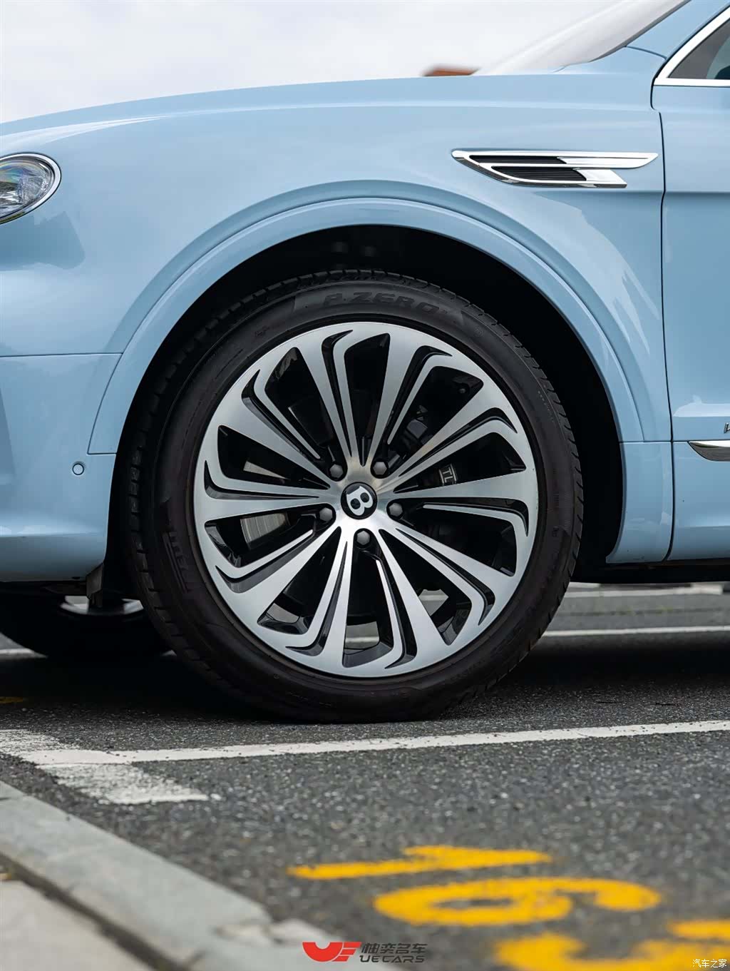 Bentley Bentayga, 2023 8