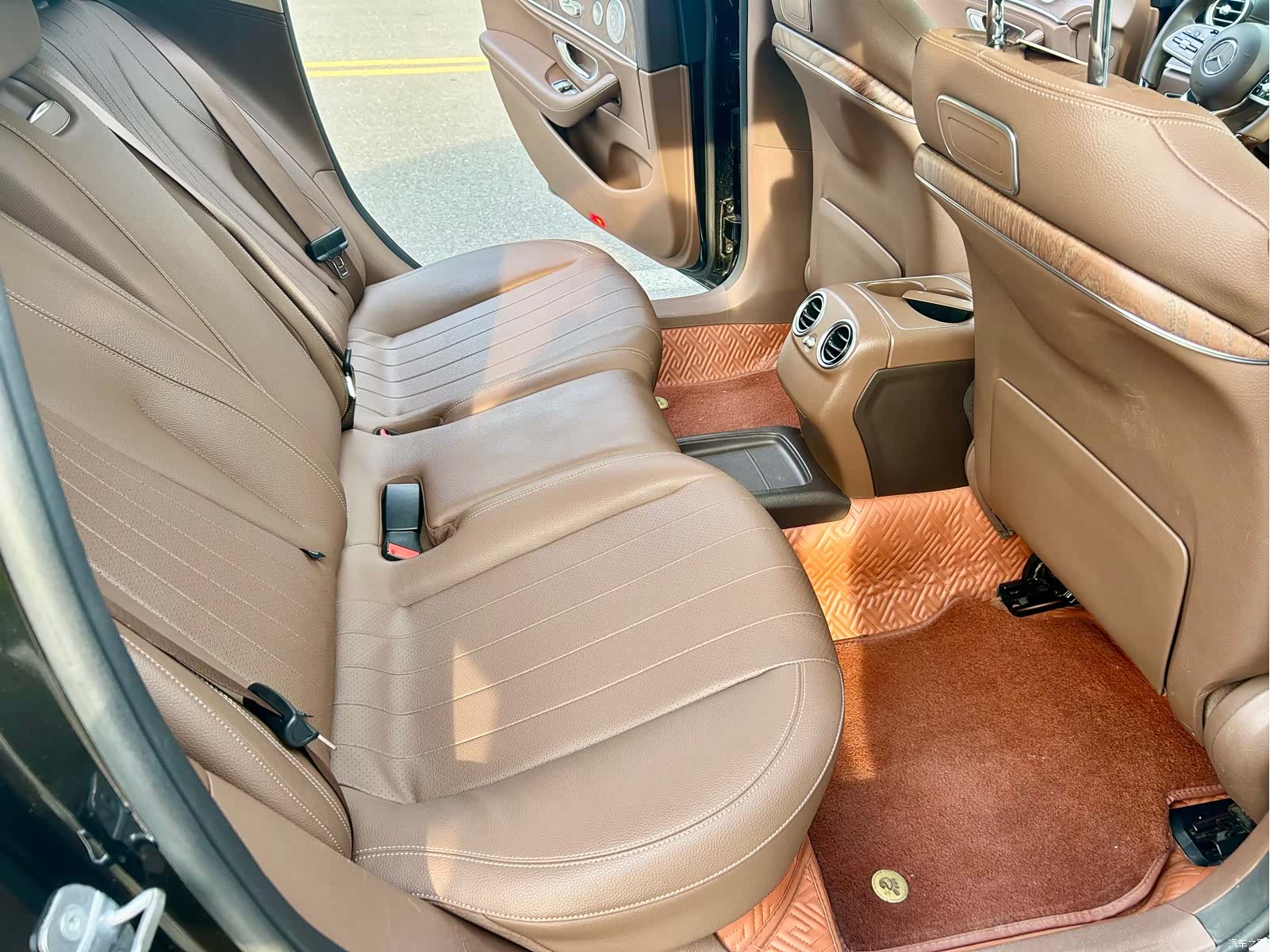 Mercedes-Benz E-Class, 2019 18