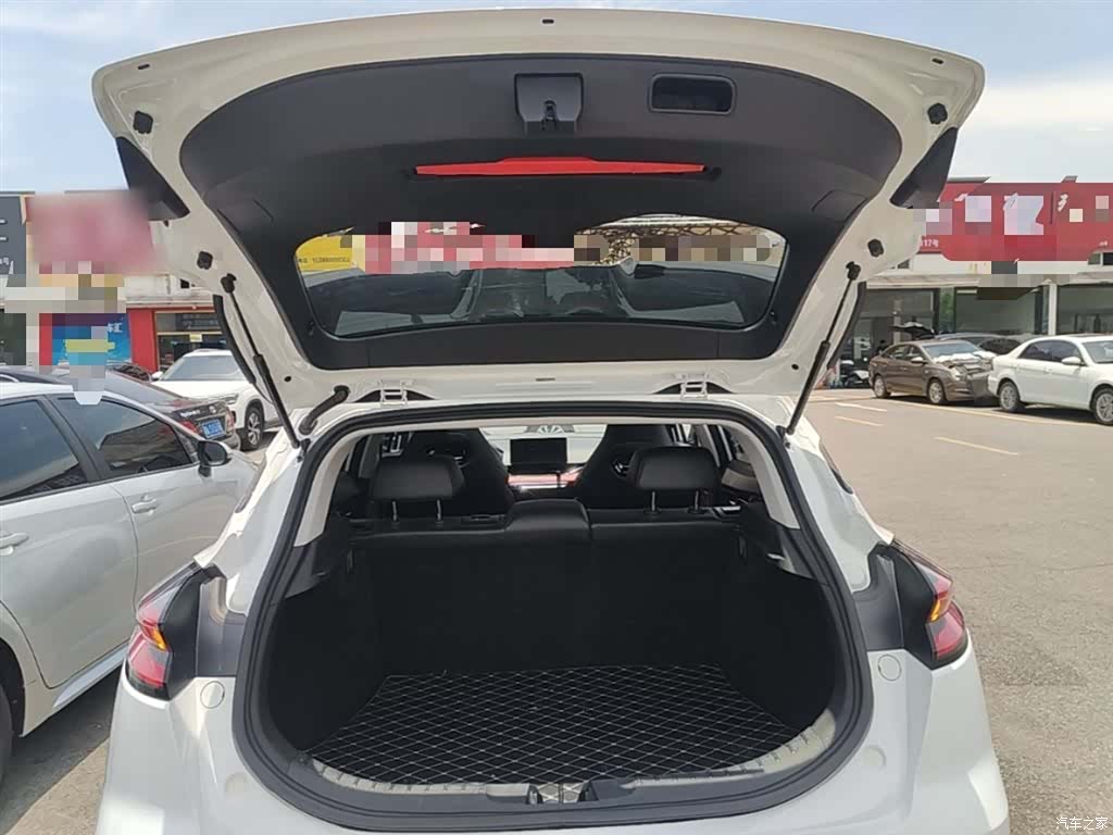 Geely Emgrand, 2022 19