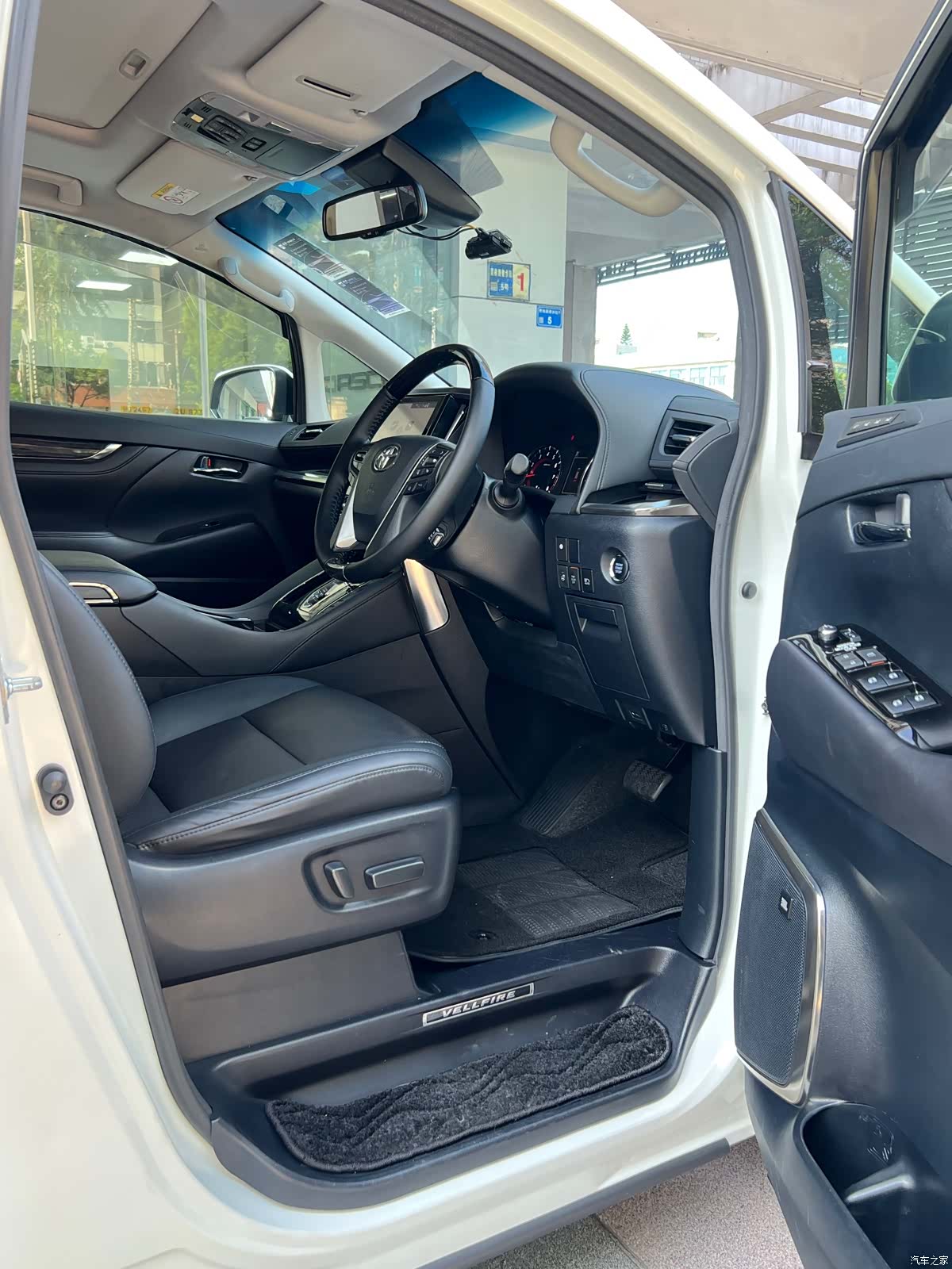 Toyota Vellfire, 2021 14