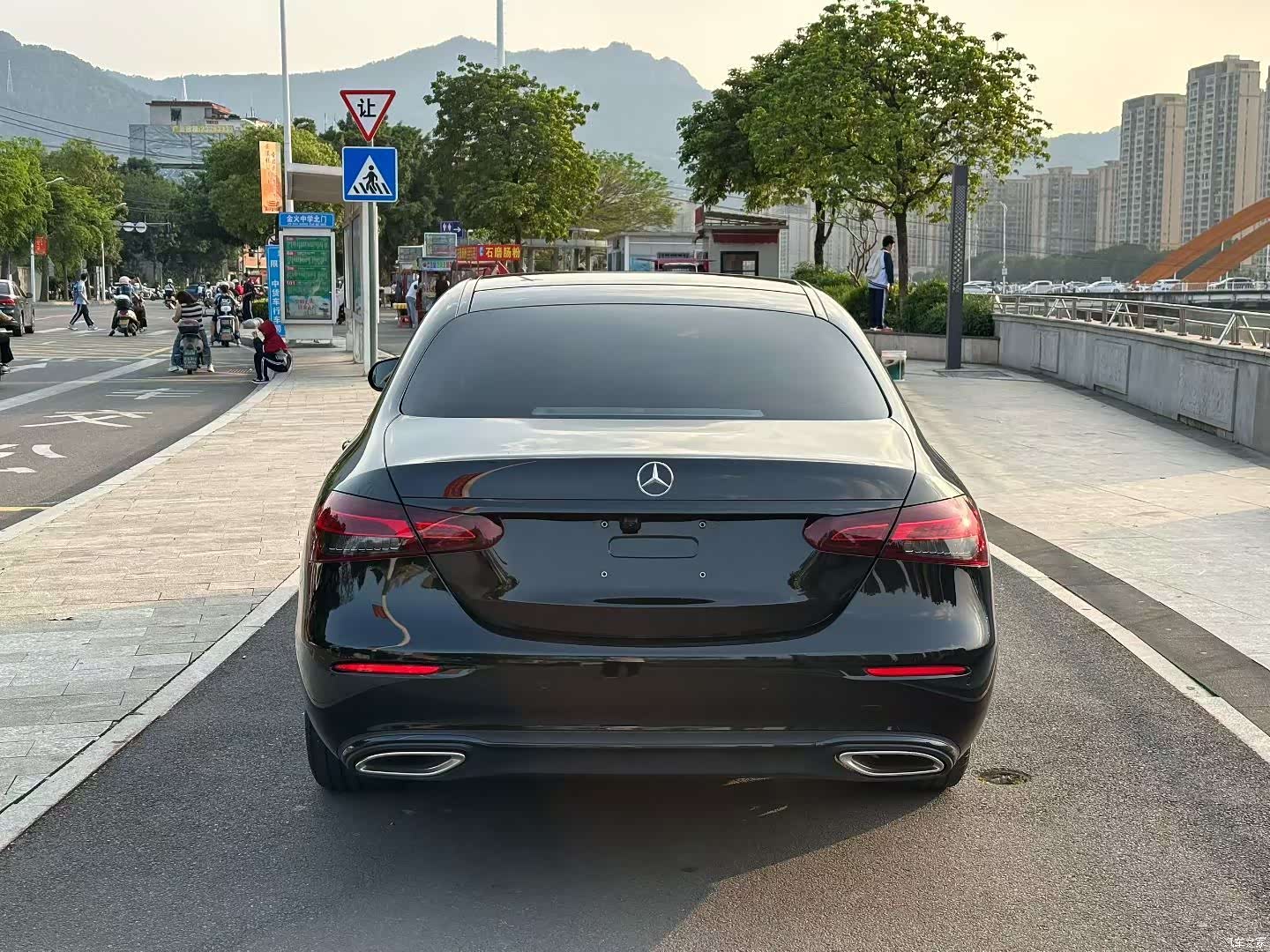 Mercedes-Benz E-Class, 2022 4