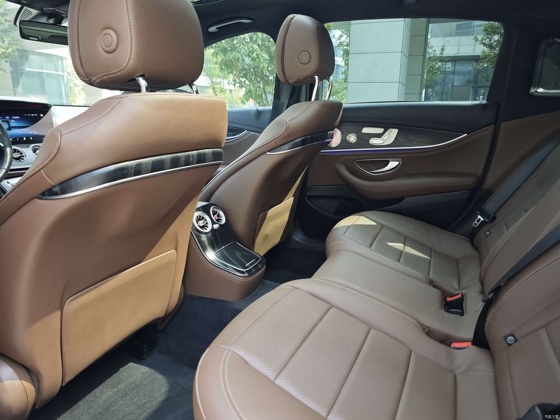 Mercedes-Benz E-Class, 2023 14