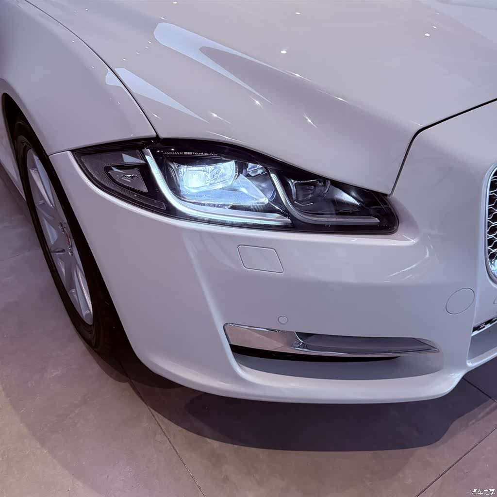 Jaguar XJ, 2017 4