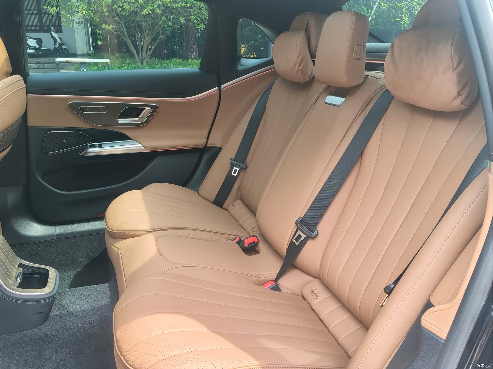 Mercedes-Benz E-Class, 2025 11