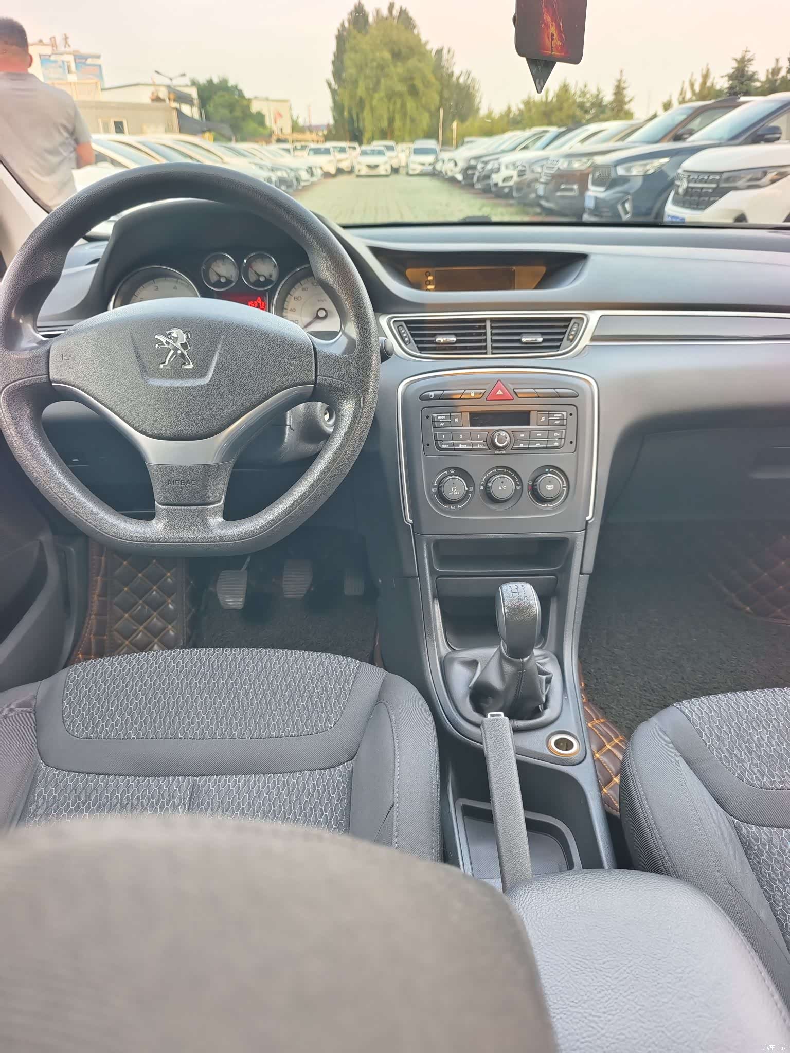 Peugeot 308, 2016 все фото
