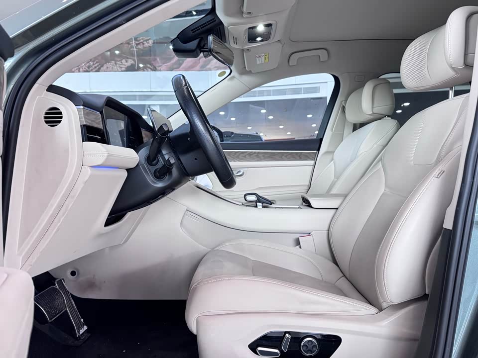 AITO Ask the world M5