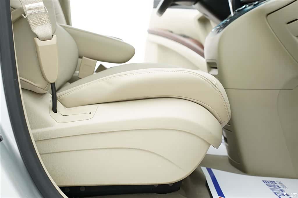 Buick GL8, 2014 28