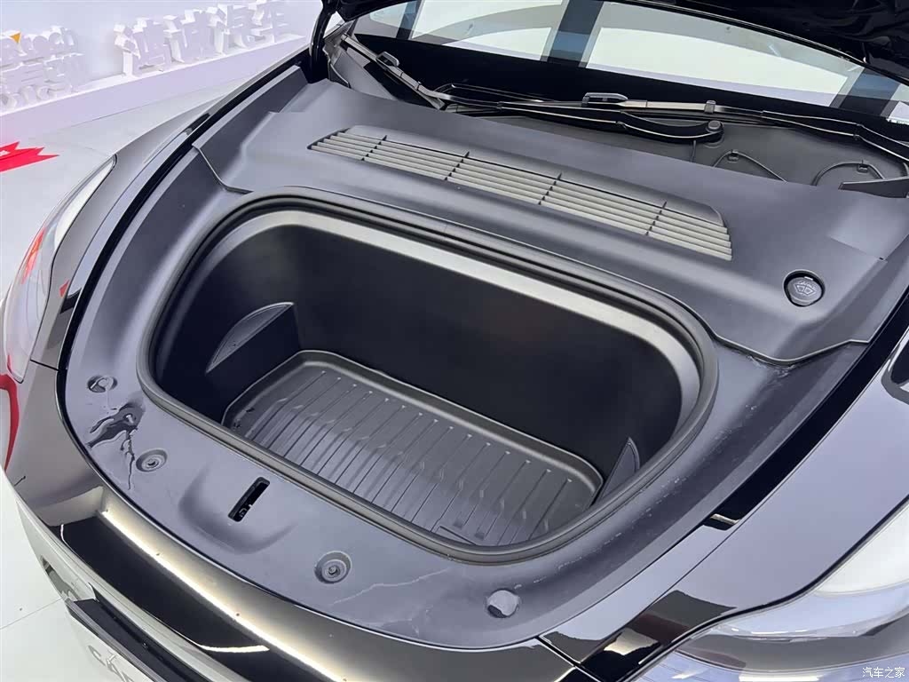 Tesla Model Y, 2024 23