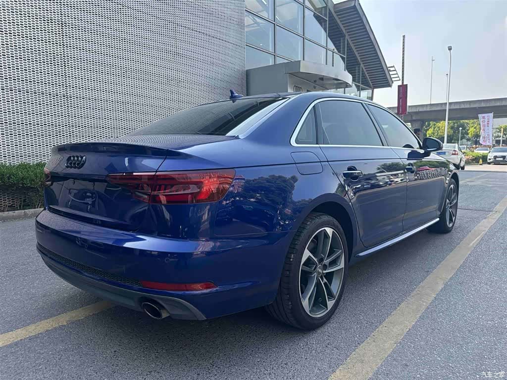 Audi A4L, 2018 все фото