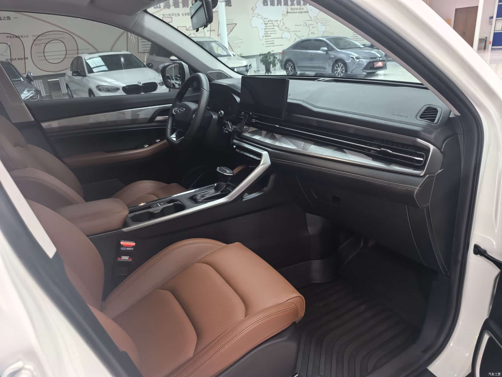 Geely X6, 2023 14