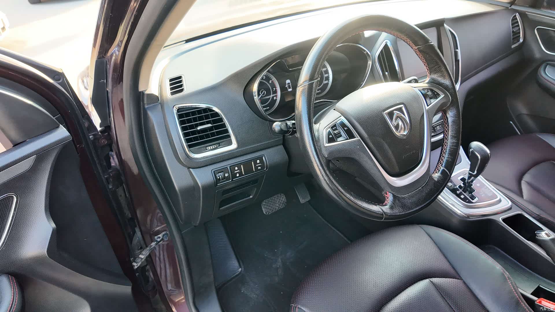 Wuling 560, 2016 26
