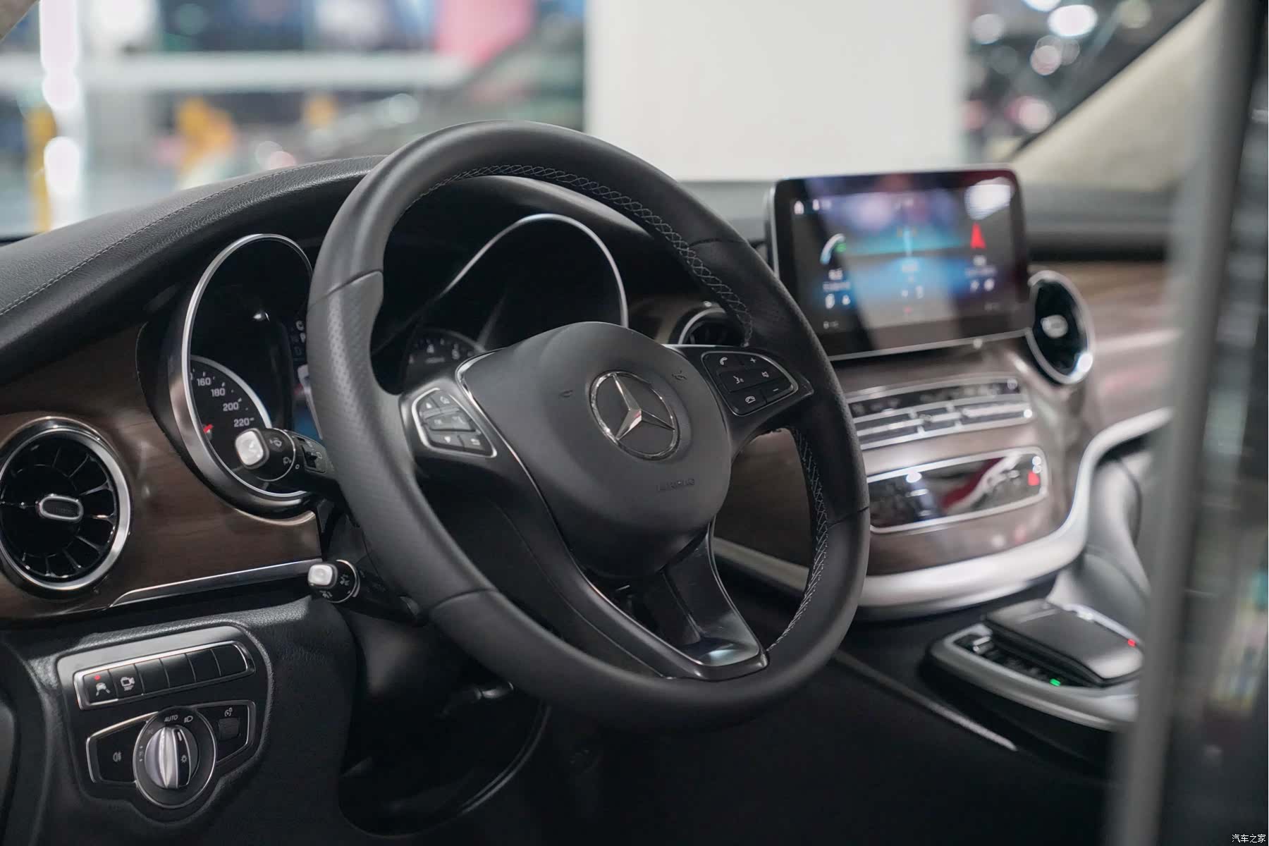 Mercedes-Benz V-Class, 2021 10