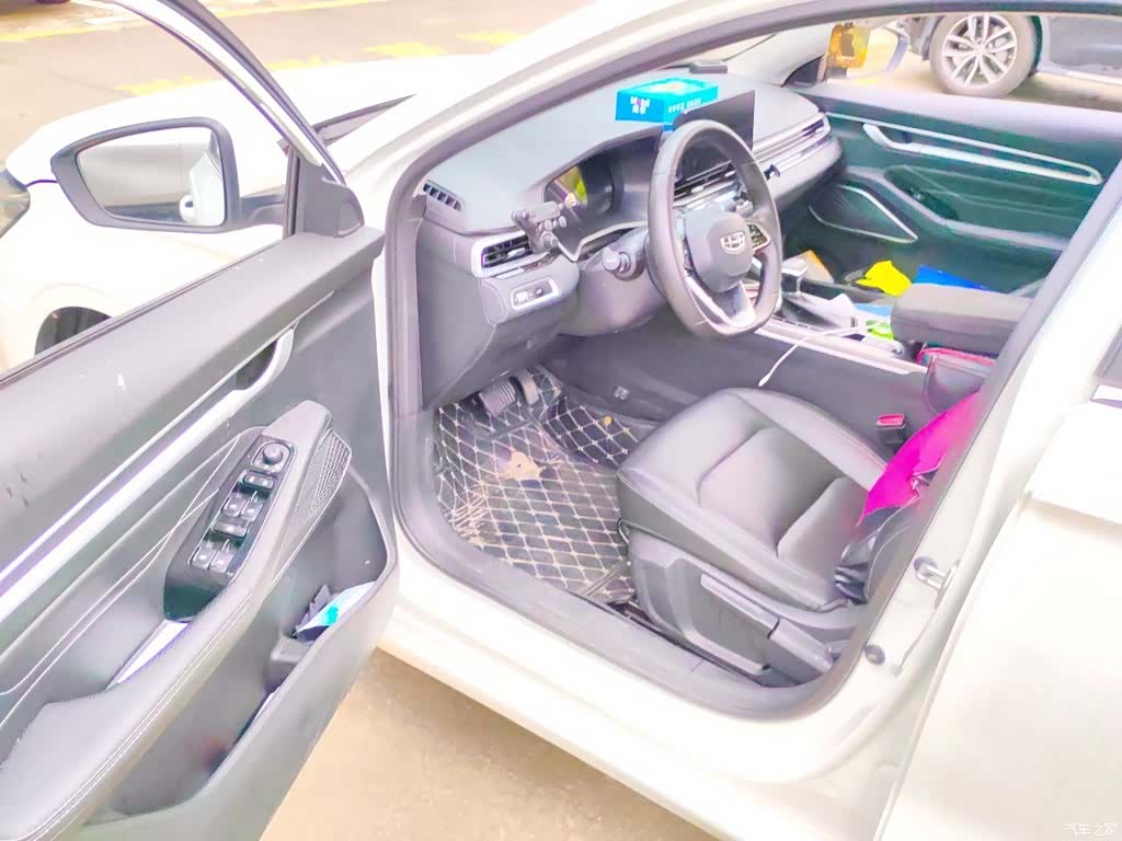 Geely Emgrand, 2023 12