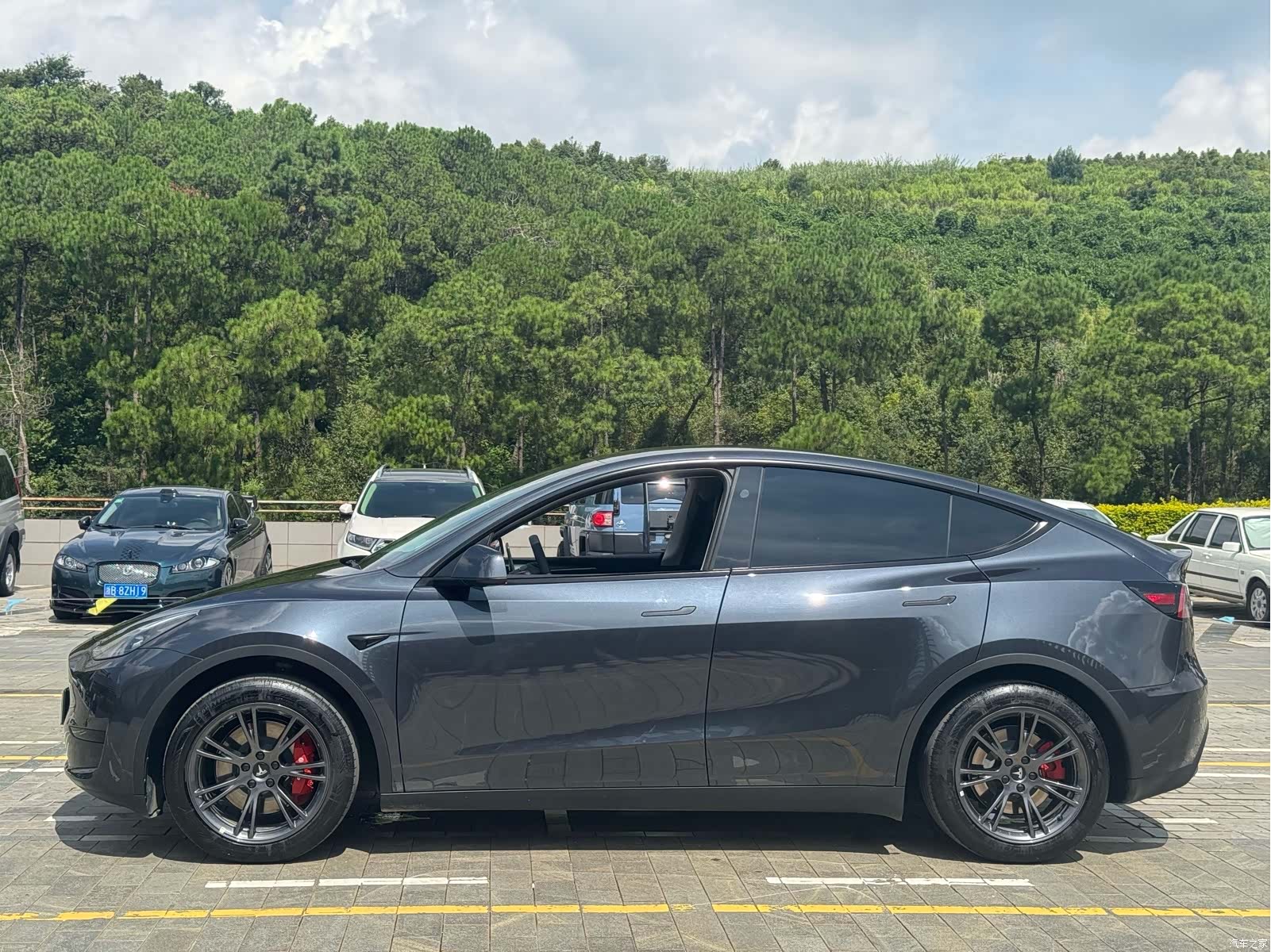 Tesla Model Y, 2024 21