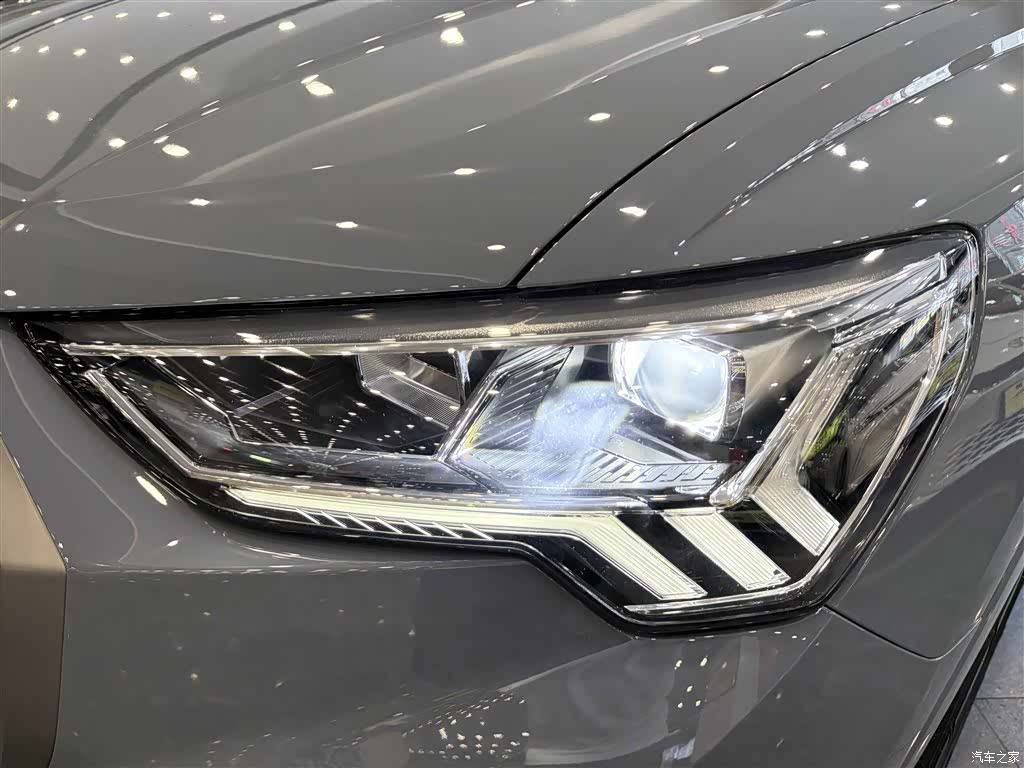 Audi Q3, 2022 11