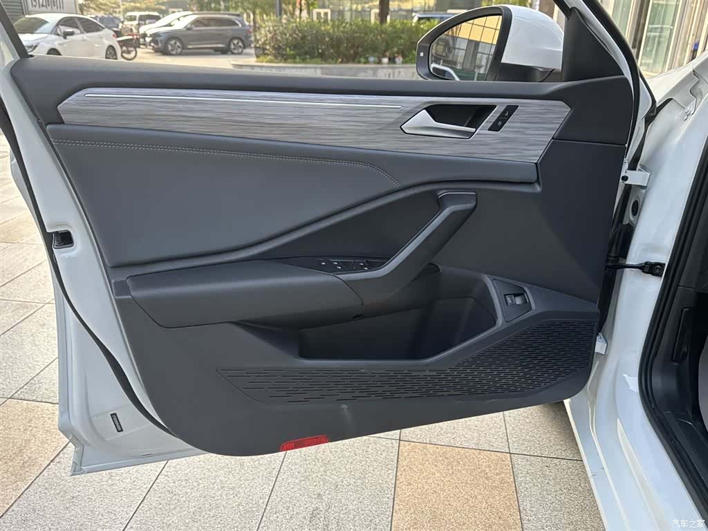 Volkswagen Sagitar, 2025 21