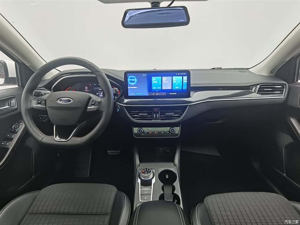 Ford Focus, 2022 все фото