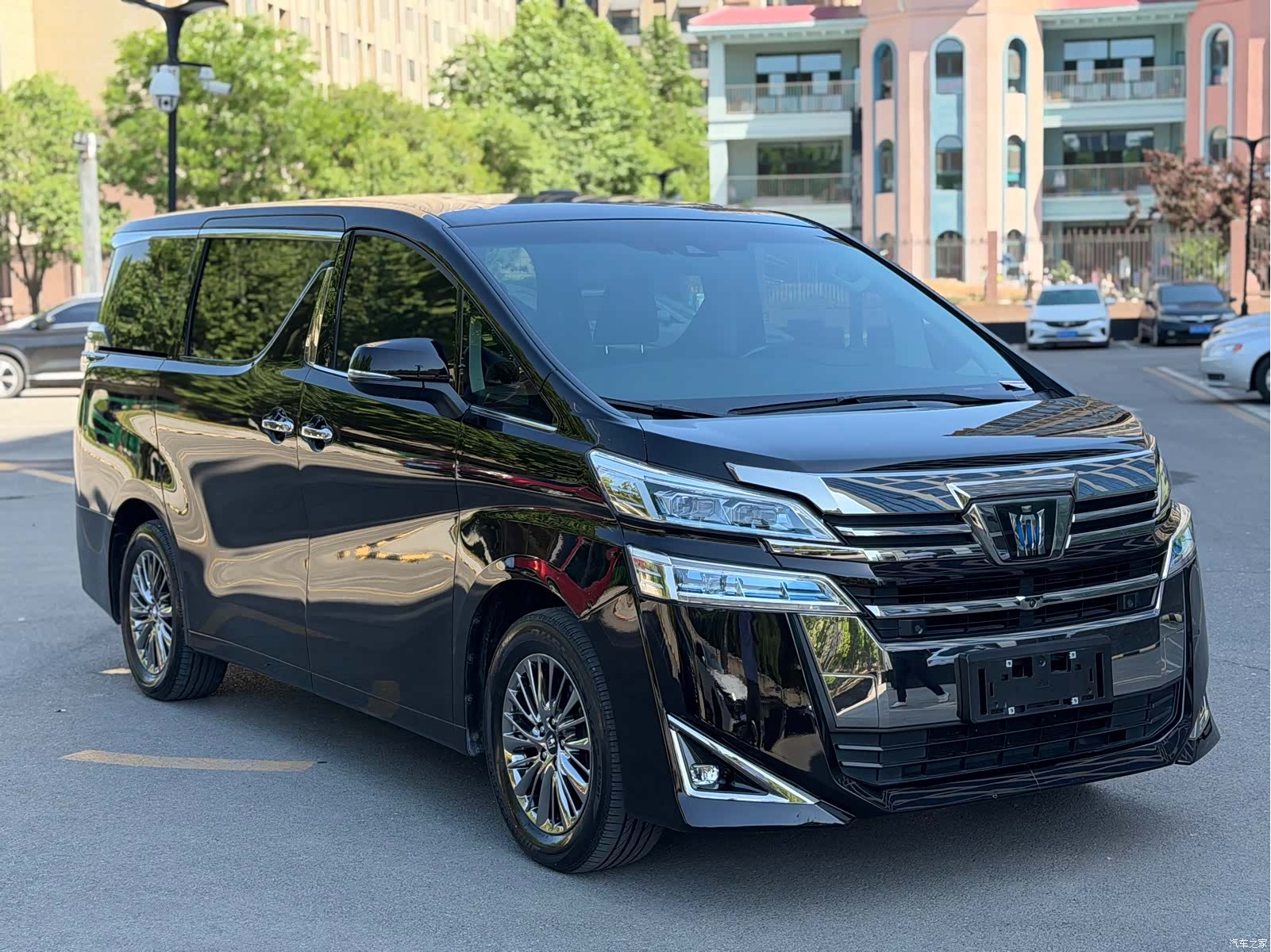 Toyota Vellfire, 2022 3