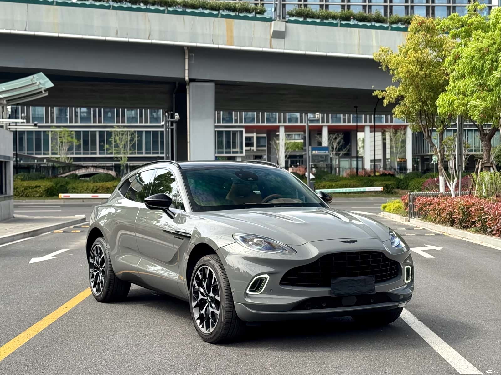 Aston Martin DBX, 2023 2