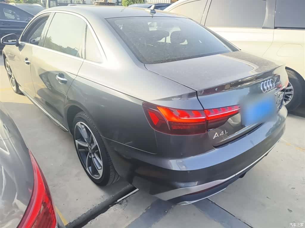 Audi A4L, 2021 все фото