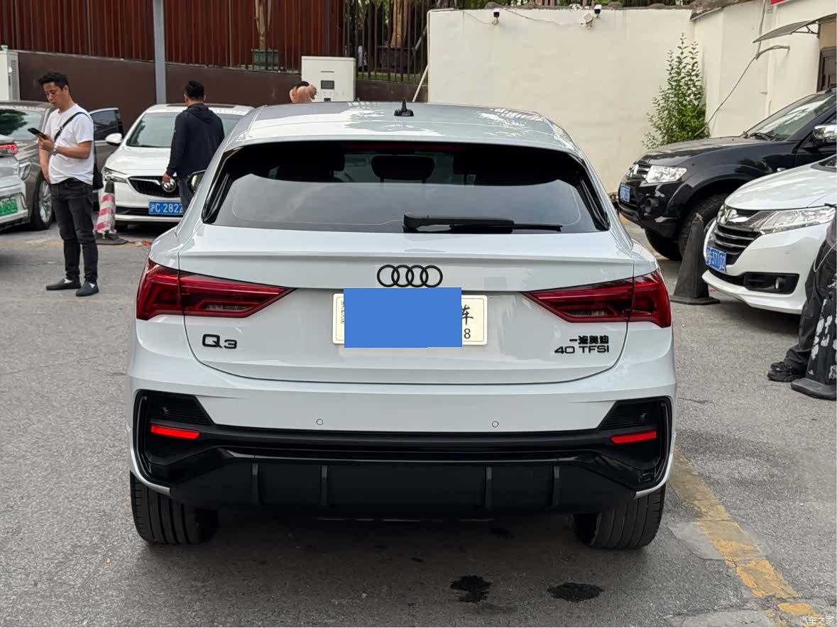 Audi Q3, 2023 4