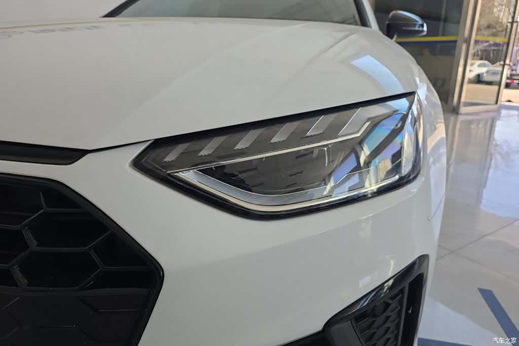 Audi A4L, 2023 все фото