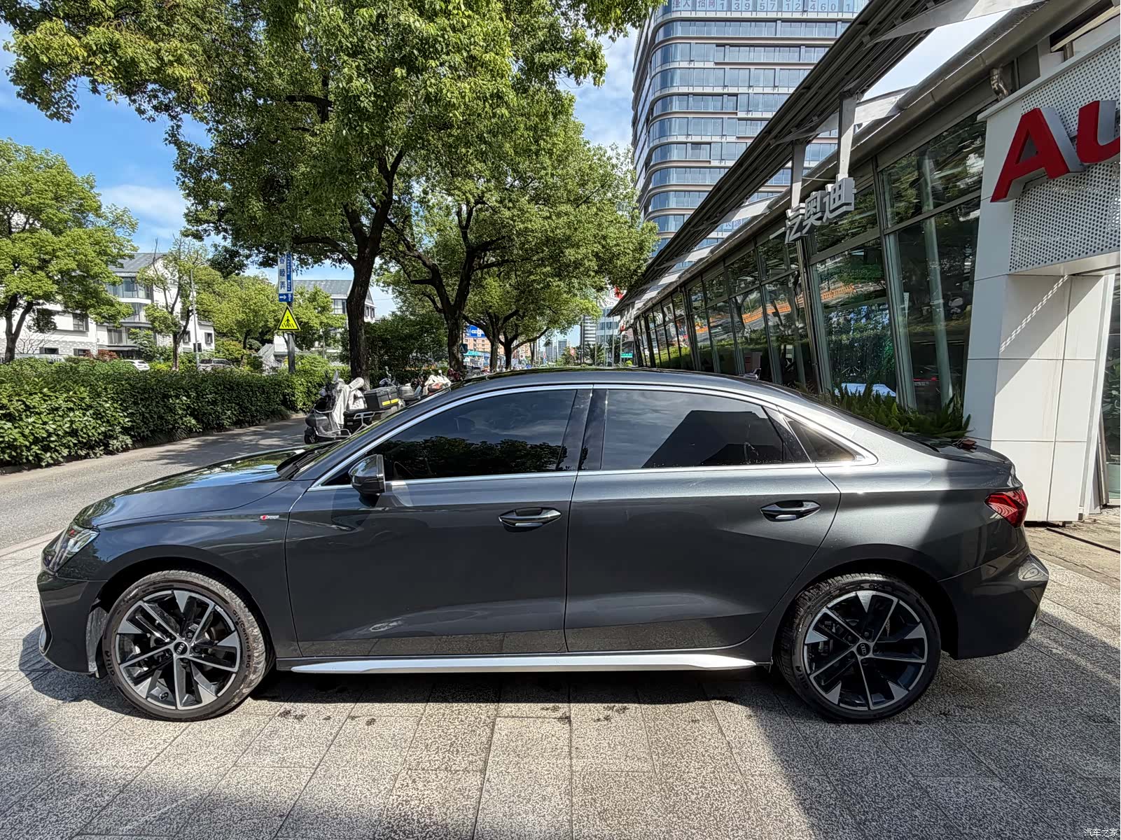 Audi Flying Spur, 2026 4
