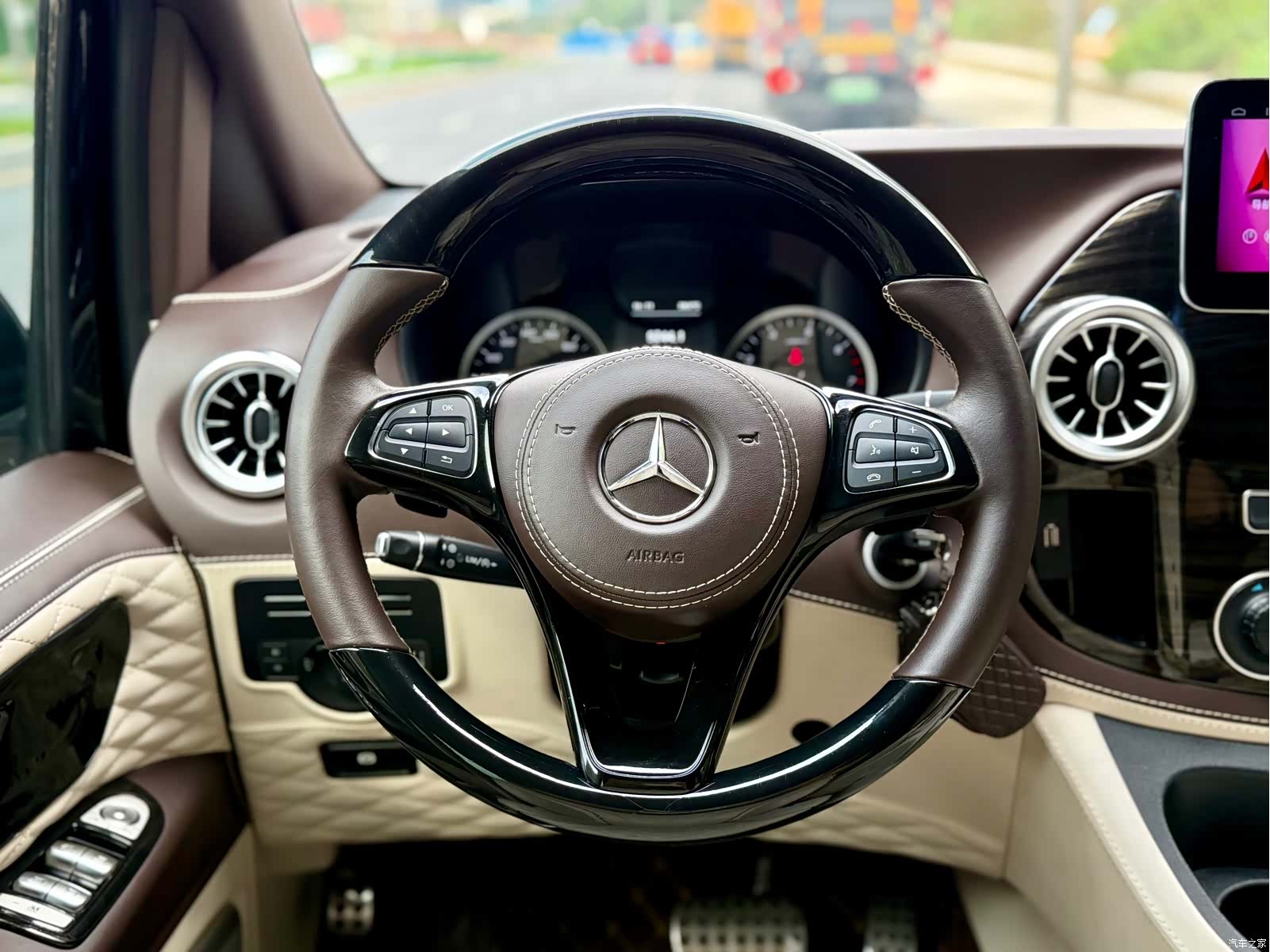 Mercedes-Benz 7, 2021 16