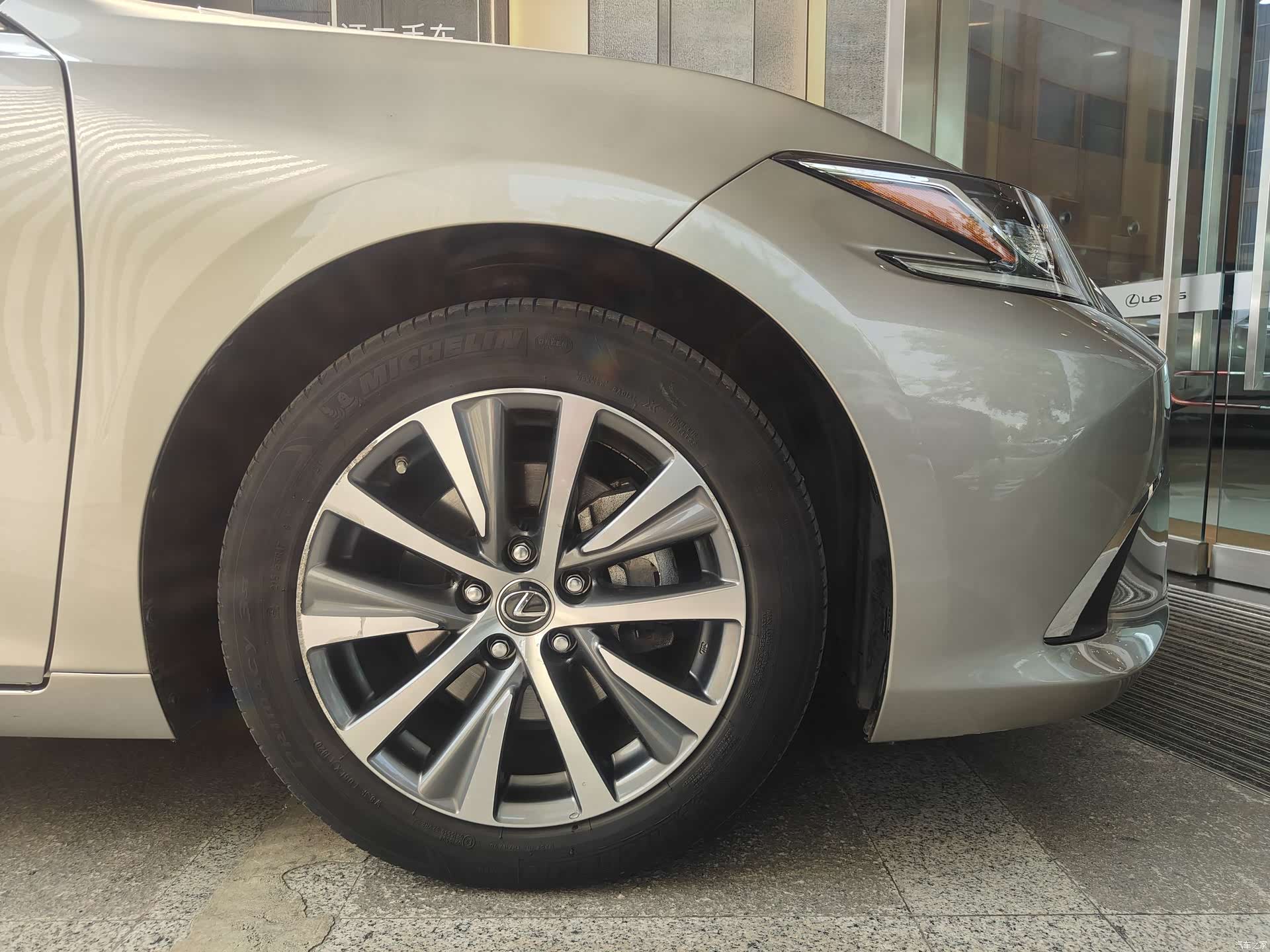 Lexus ES, 2020 7