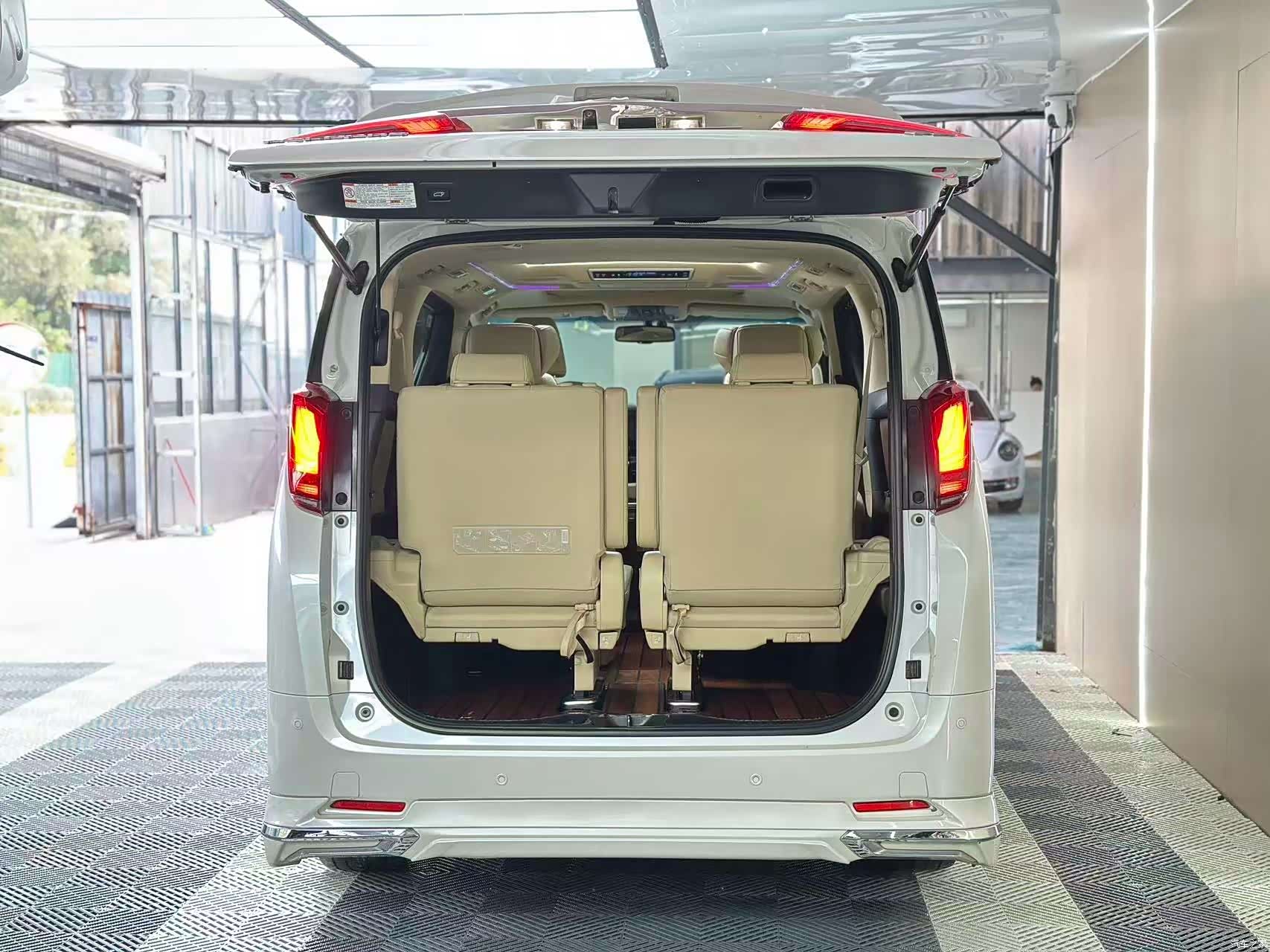 Toyota Alphard, 2016 6