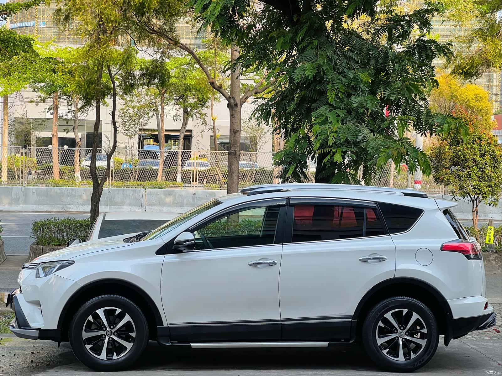 Toyota RAV4, 2017 все фото
