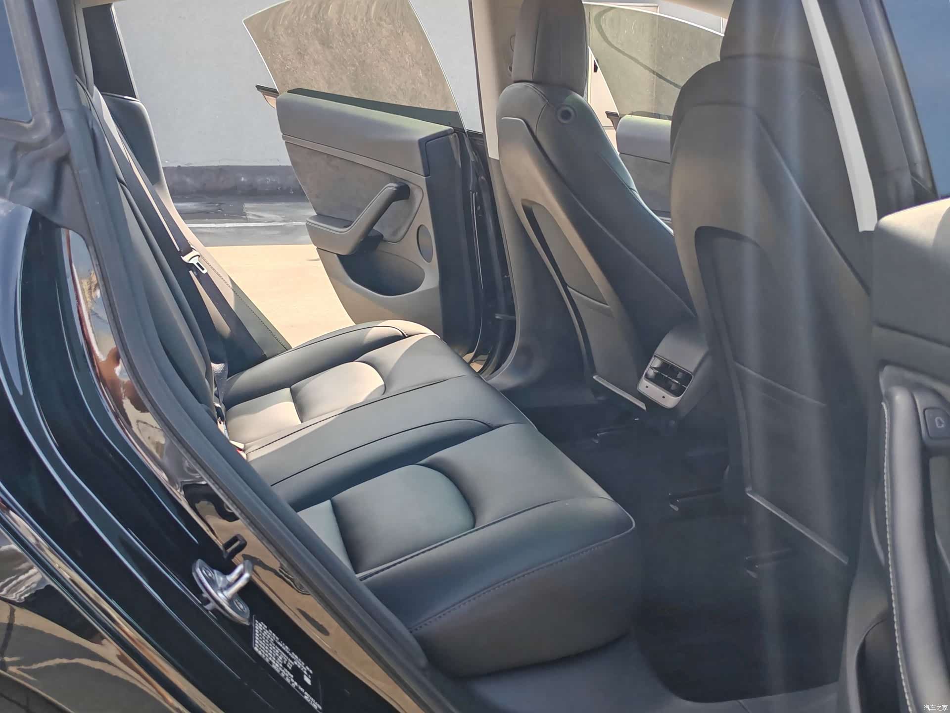 Tesla Model 3, 2023 14