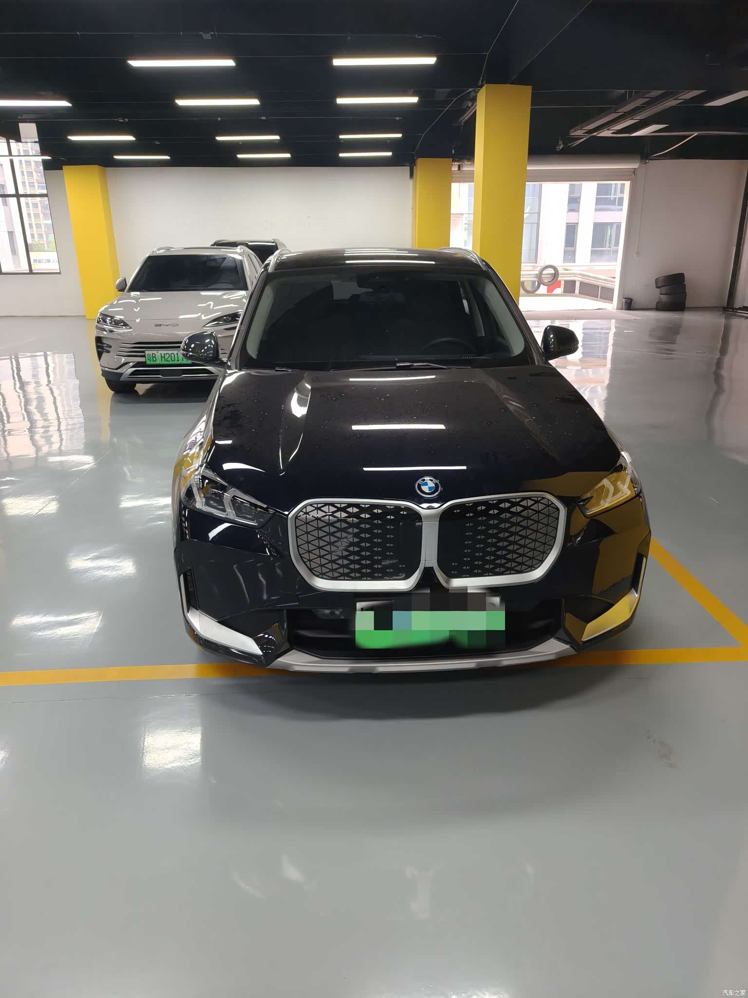 BMW iX1, 2025 1
