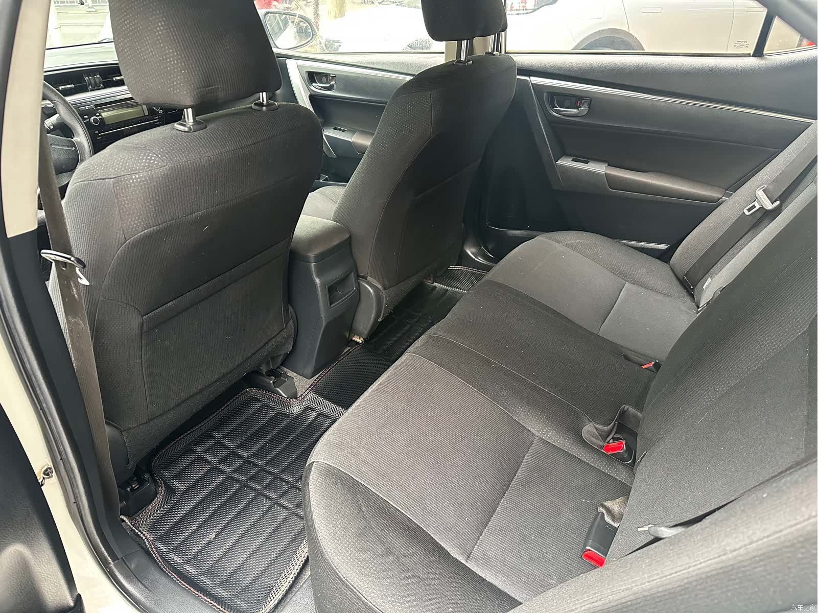 Toyota Corolla, 2015 все фото