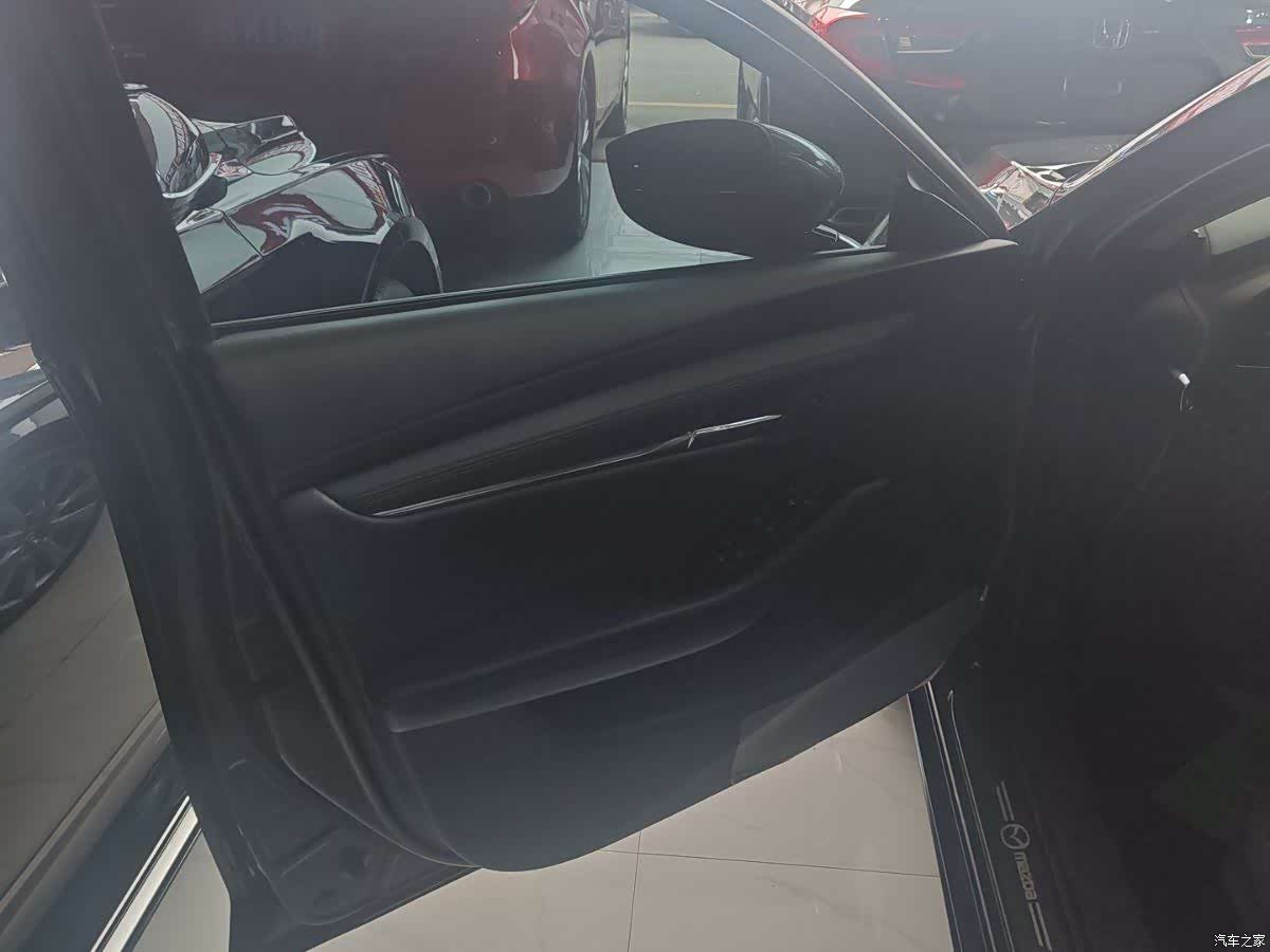 Mazda Mazda3, 2023 12