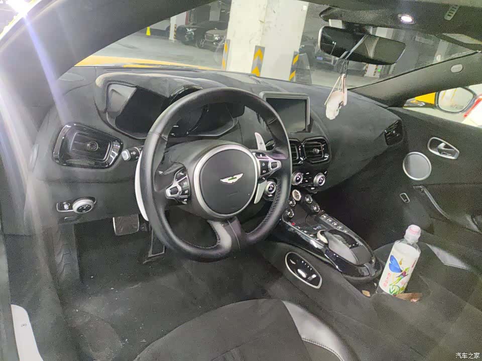 Aston Martin Vantage, 2018 4