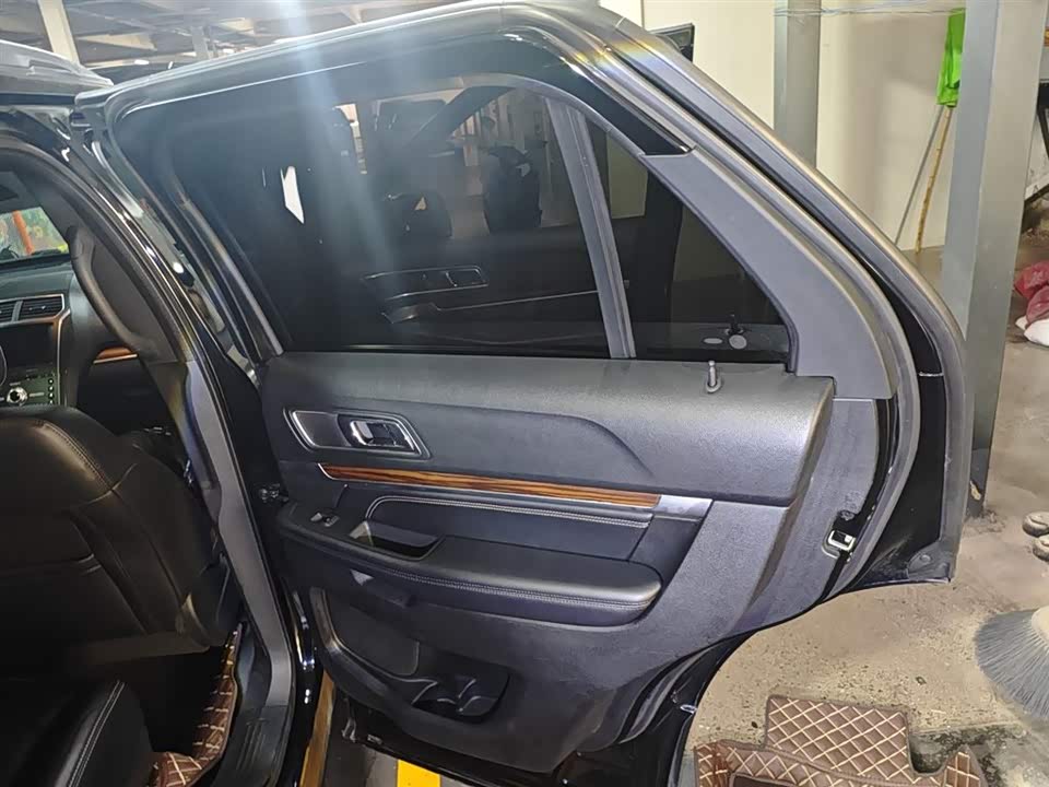 Ford Explorer Ford Explorer