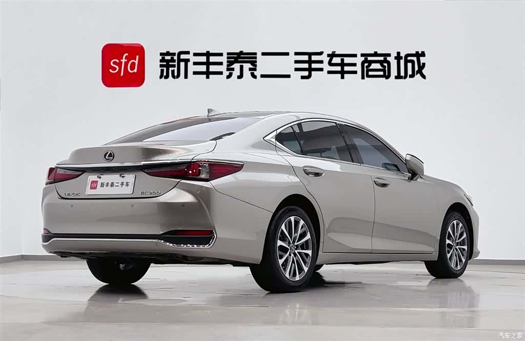 Lexus ES, 2023 все фото