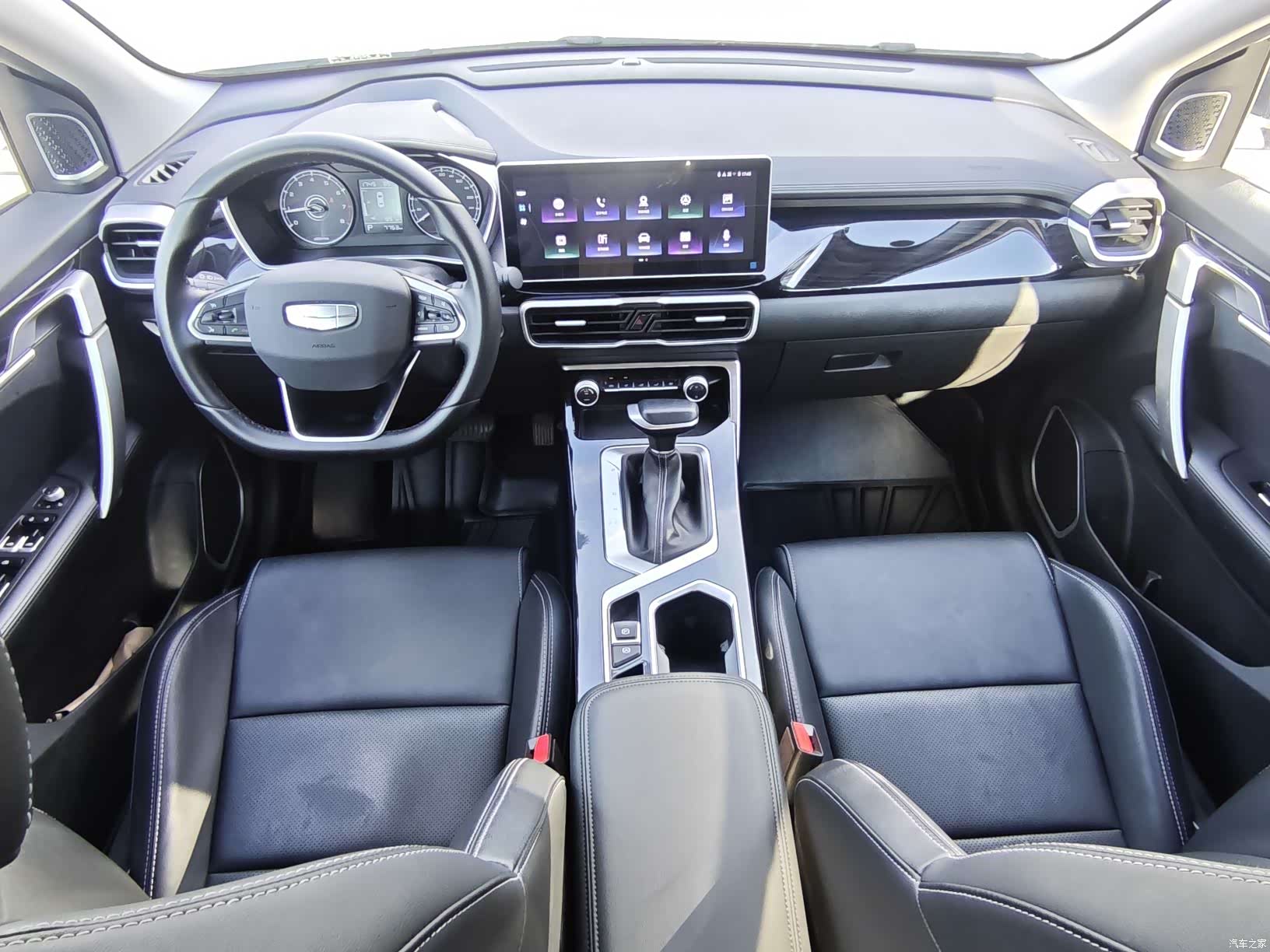 Geely Coolray, 2025 7