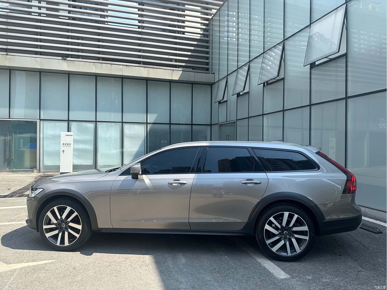 Volvo V90, 2022 все фото