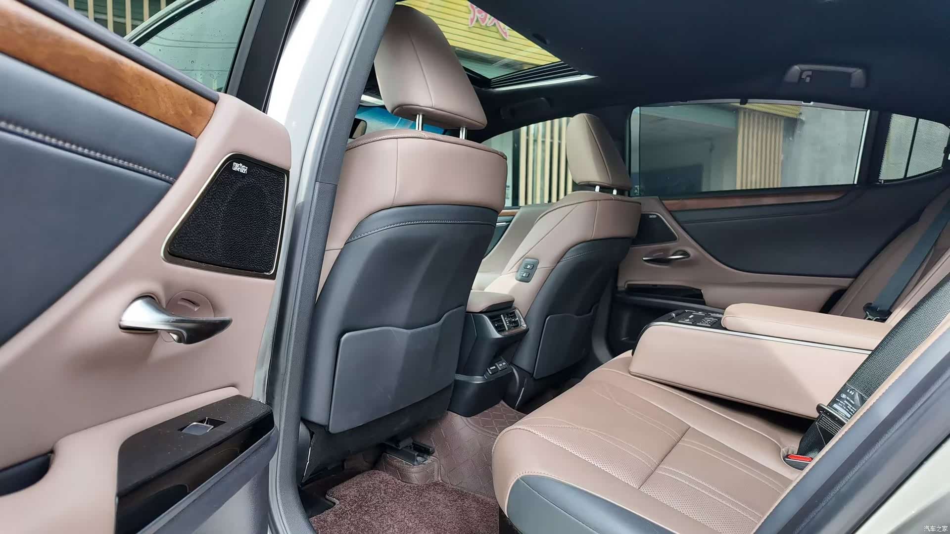 Lexus ES, 2024 все фото