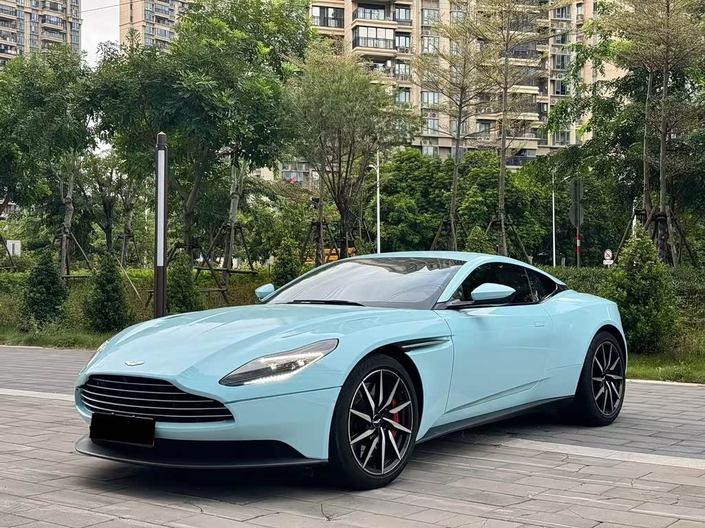 Aston Martin DB11