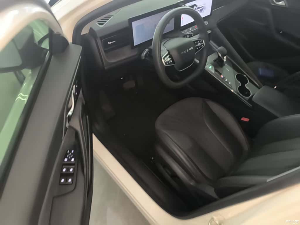 Roewe D5X, 2025 16