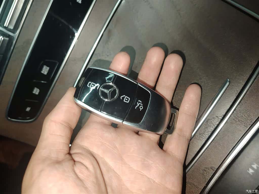 Mercedes-Benz E-Class, 2023 11