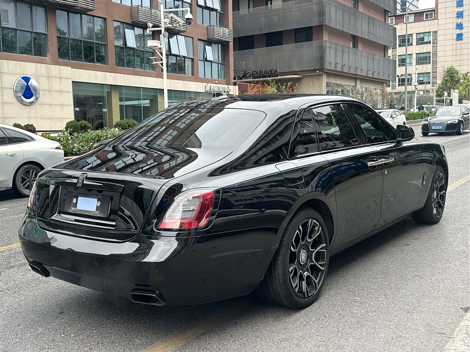 Rolls-Royce Ghost, 2022 все фото