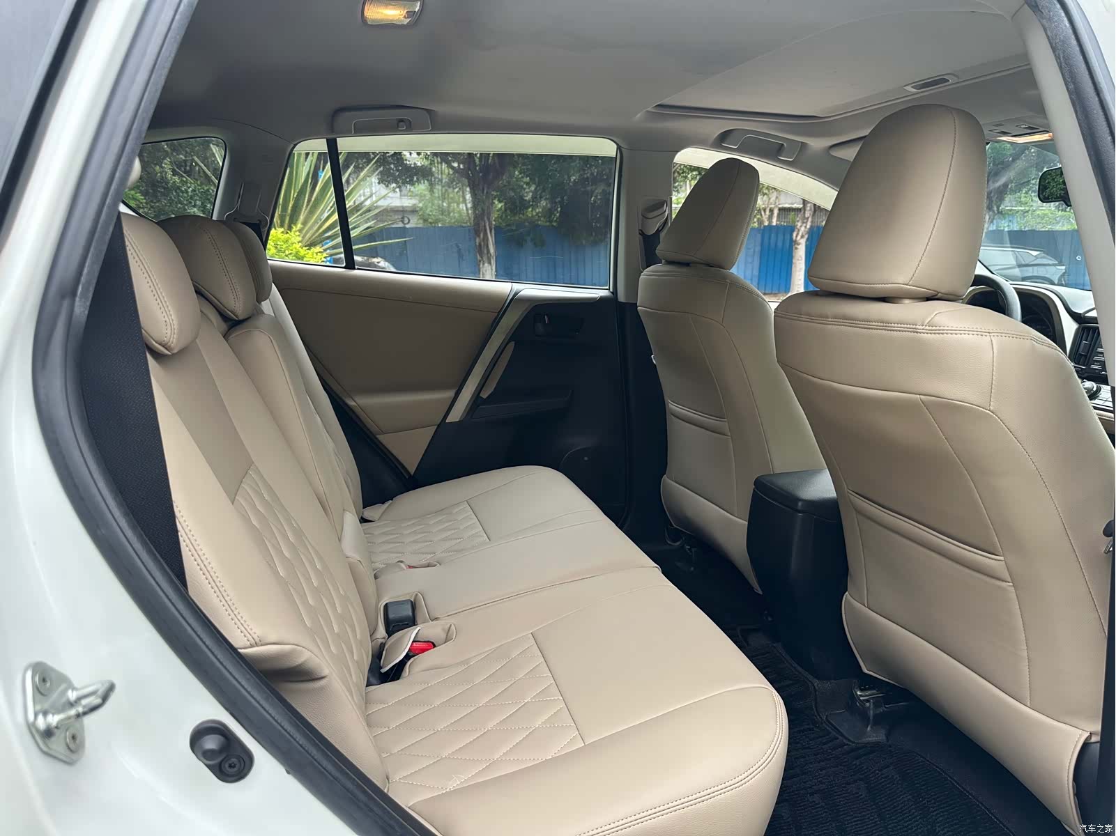 Toyota RAV4, 2015 8