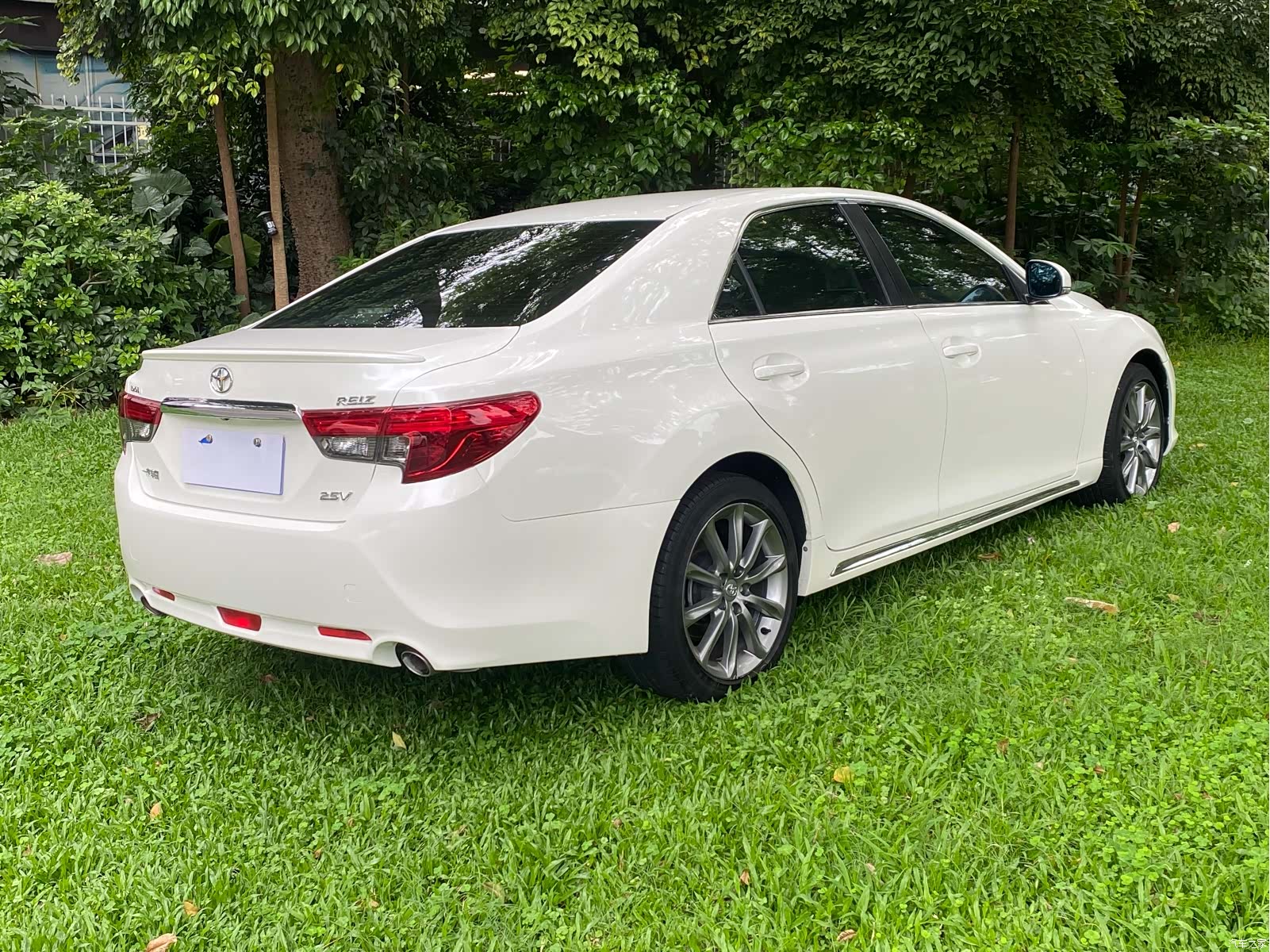 Toyota 2.5V, 2016 26