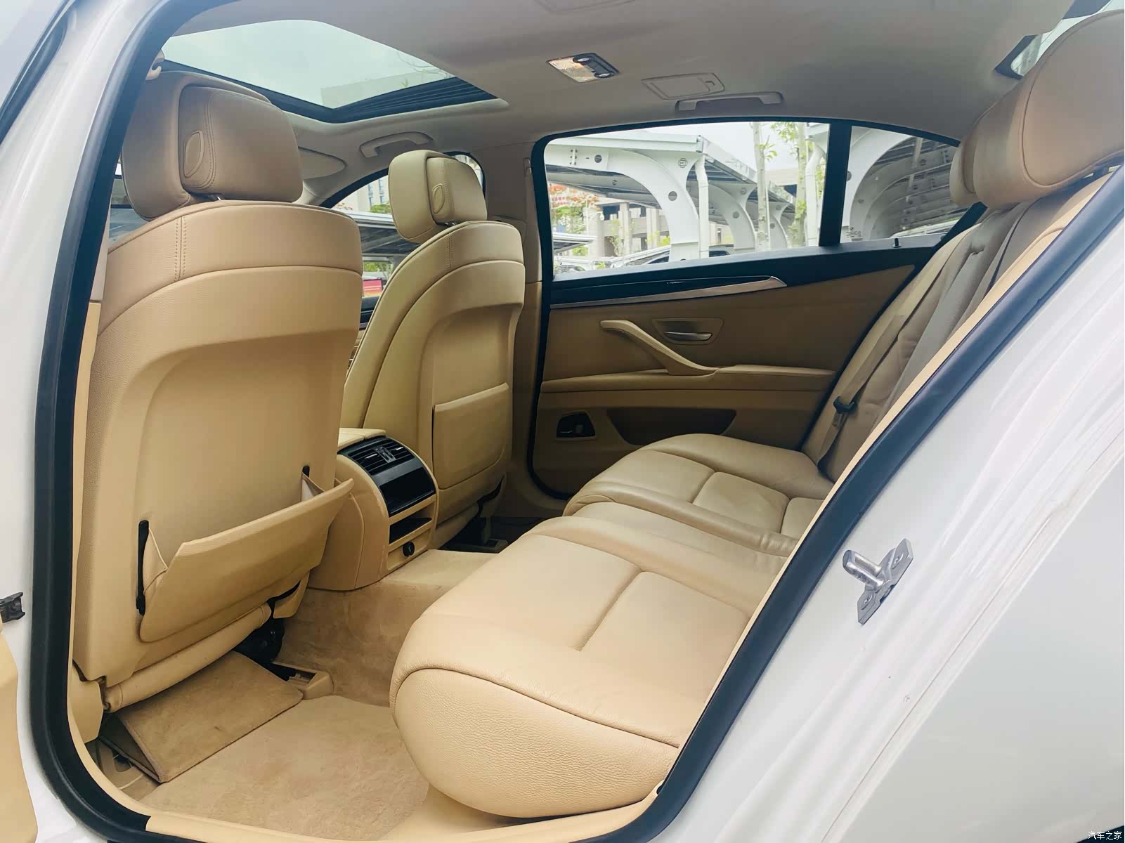 BMW 5 Series, 2011 13