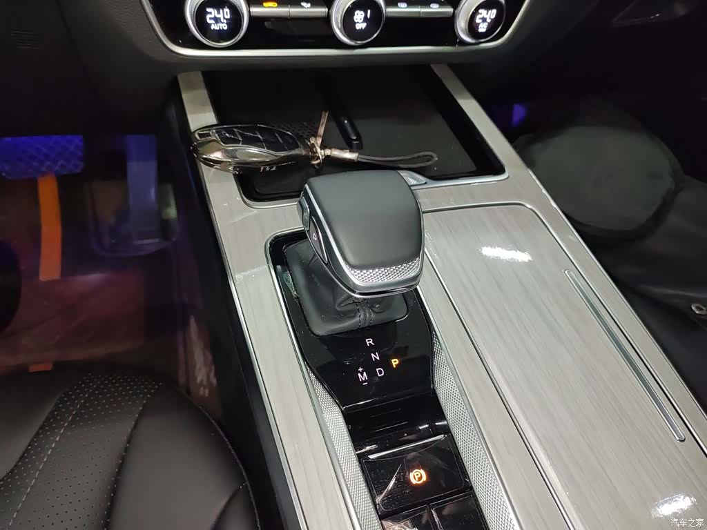 Hongqi HS5, 2025 10