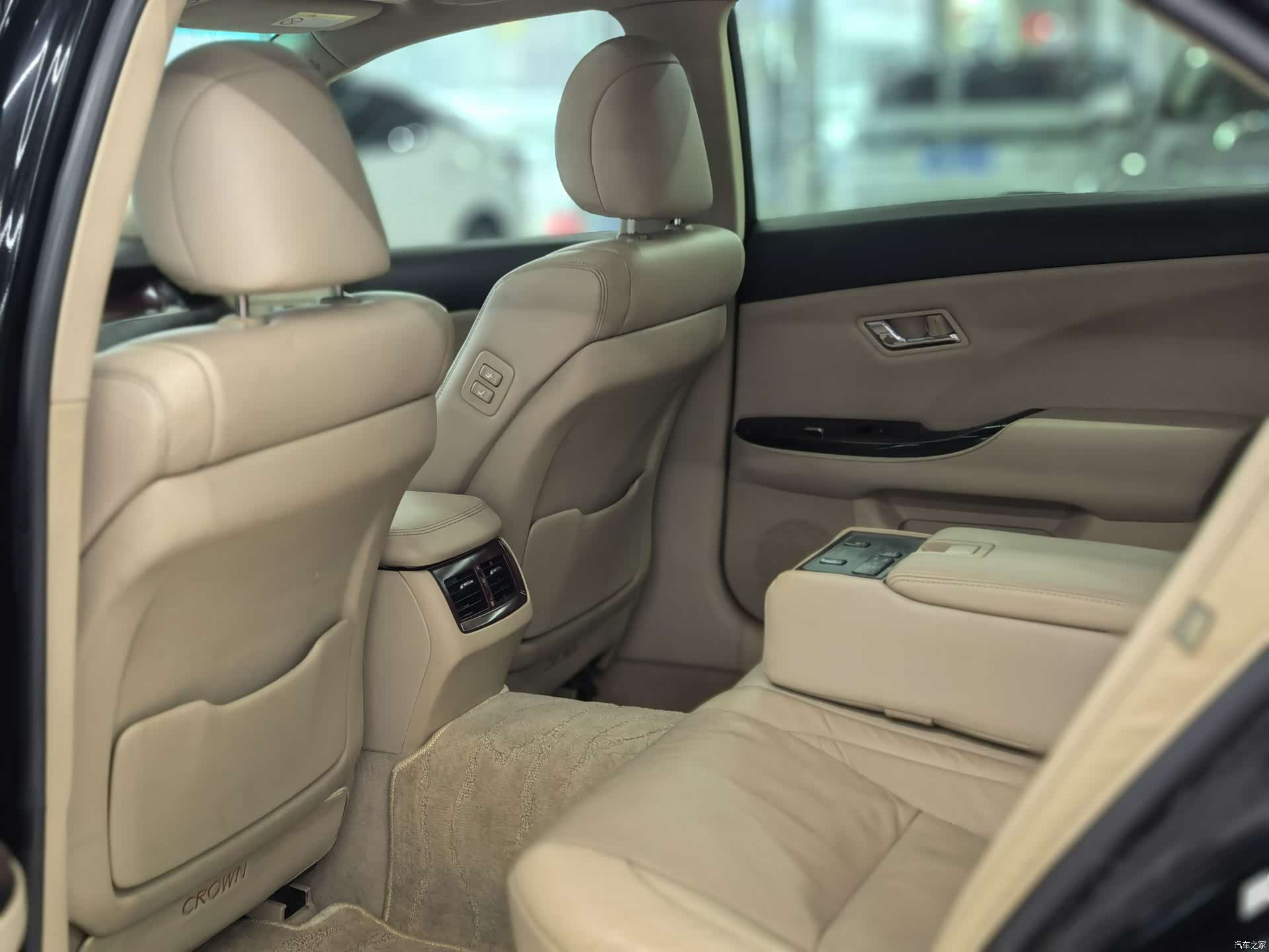 Toyota Crown, 2011 13